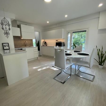 Modern Apt - King-Size Bed - Wifi -Self Check In Apartment Rovaniemi Exterior photo